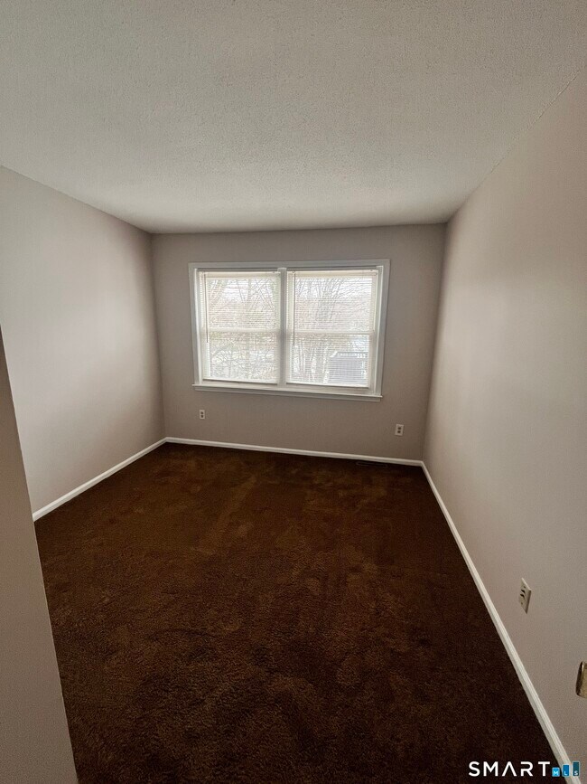 Building Photo - 25 Padanaram Rd