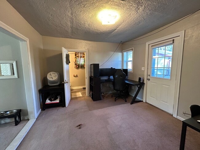 Building Photo - Charming Old Town Fort Collins Home with Yard