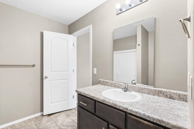 Building Photo - 1115 S Tanner Dr