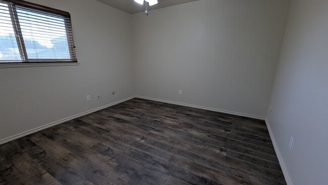 Building Photo - Immaculate 2 Bedroom 2 Bath Home