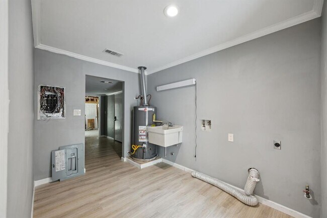 Building Photo - 553 Cane River Ln
