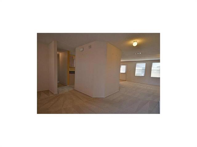 Building Photo - 907 Sanden Blvd