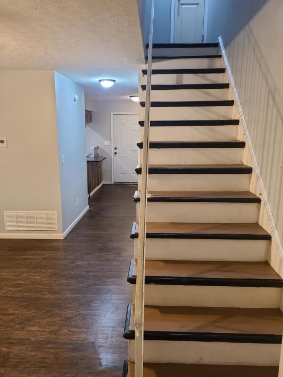 Building Photo - 1707 Kings Mill Ct