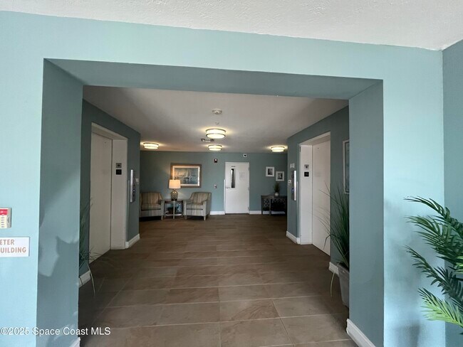 Building Photo - 490 Sail Ln