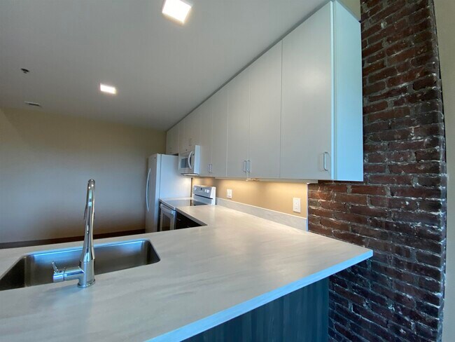 Building Photo - 83 Hanover St