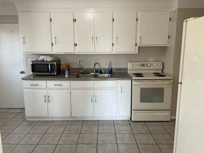 Building Photo - 28690 Victor St