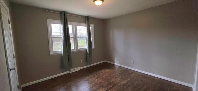 Building Photo - 3 Bedrooms 2 Baths! South Springfield!  $1250  BBBBBBeautiful!!!