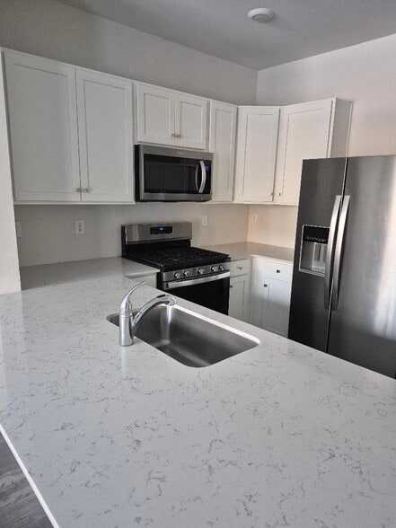 Building Photo - 325 Mazzeo Dr