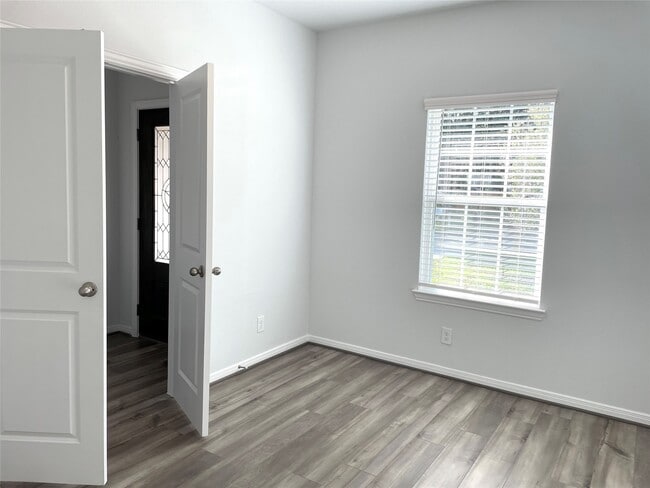 Building Photo - 5002 Winnipeg Blvd