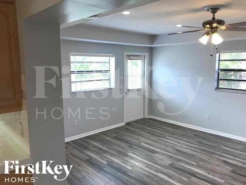 Building Photo - 1389 Meadowbrook Dr