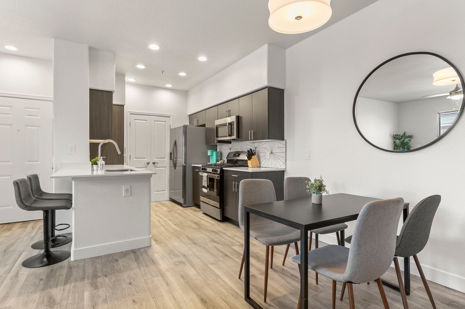 Building Photo - 9450 W Cabela Dr