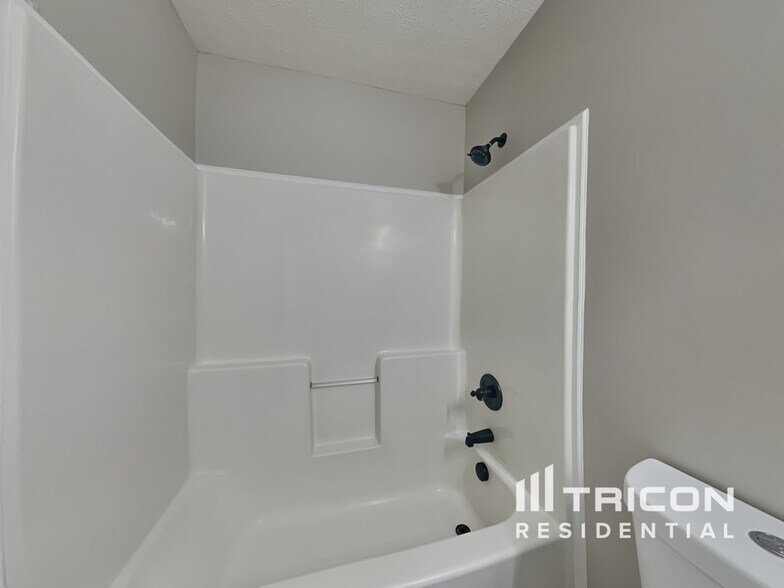 Building Photo - 980 Culverson Ct