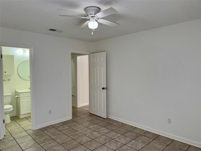 Building Photo - 904 Milford Way