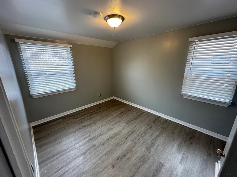 Building Photo - 712 Taunton Pl