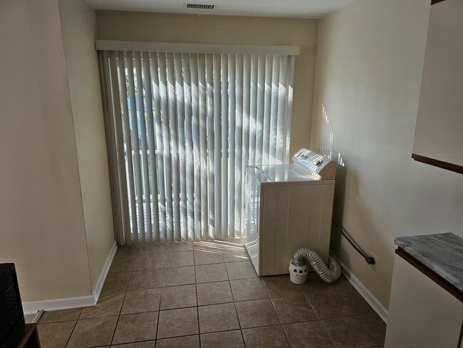 Building Photo - 1244 Nova Ct