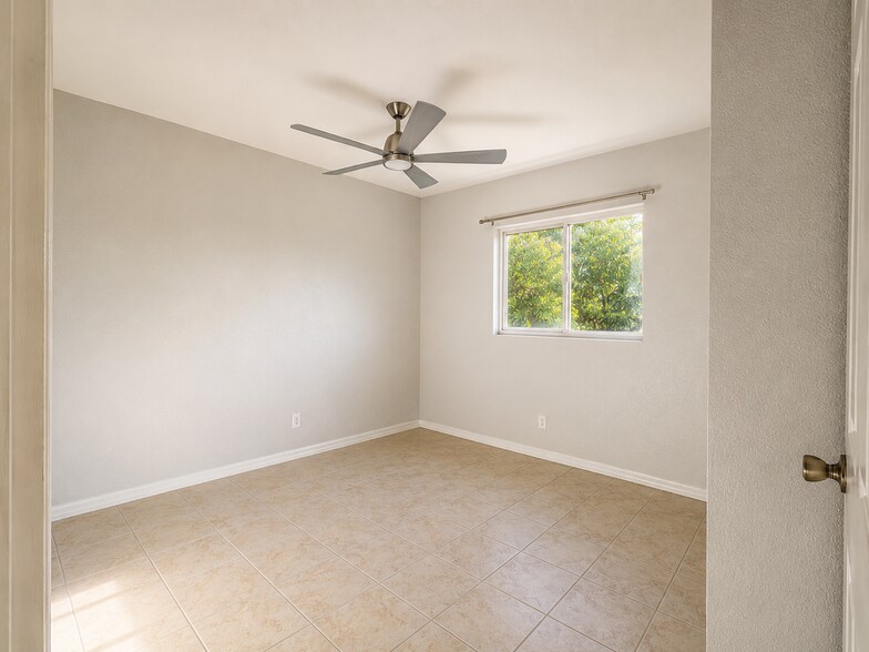Building Photo - 5084 White Ave