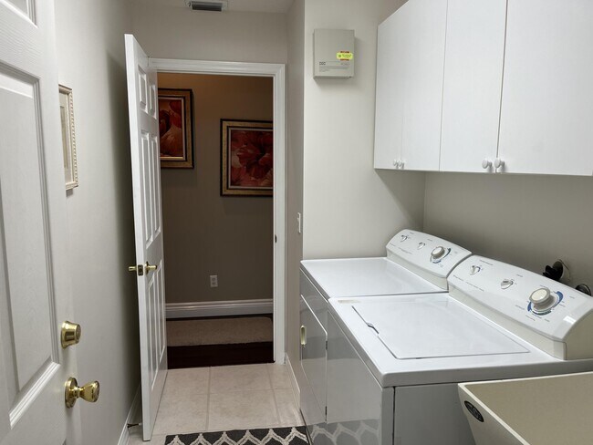 Building Photo - 628 Venetto Ct