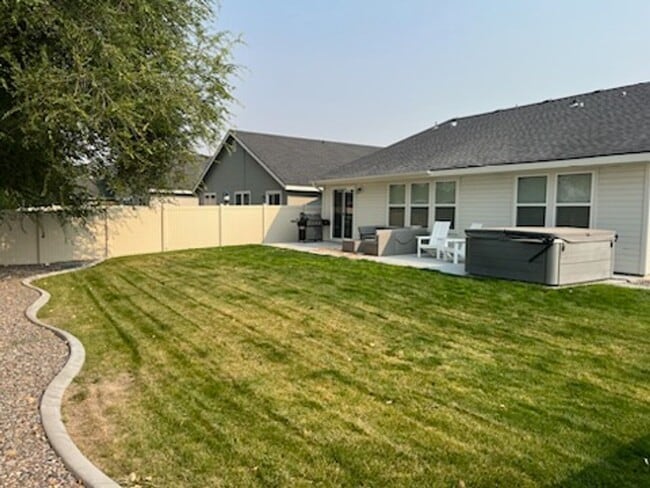 Building Photo - Gorgeous 3 bed 2 ba home with  just off Hubbard Rd and Rapid Creek Way in Kuna
