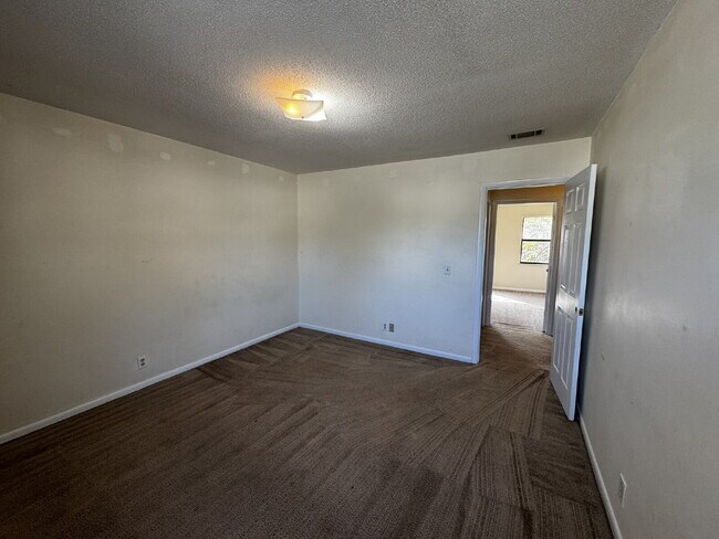 Building Photo - Townhouse for Rent