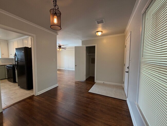 Building Photo - 4819 S Owasso Ave