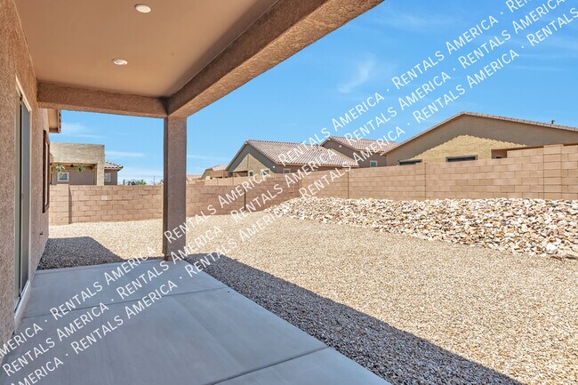 Building Photo - 10858 W Yates Ln