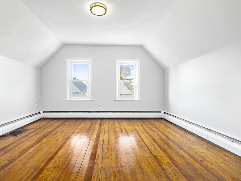 Building Photo - 44 William St