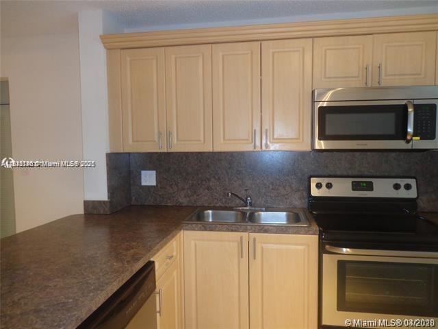 Building Photo - 2276 SW 81st Ave