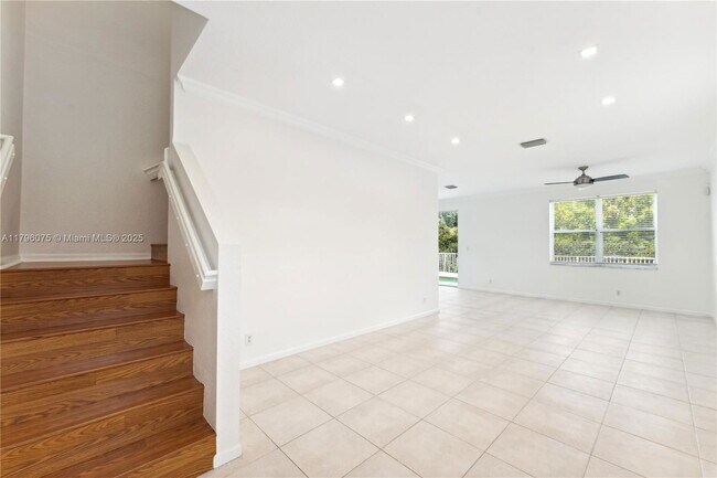 Building Photo - 7423 NW 70th Ave
