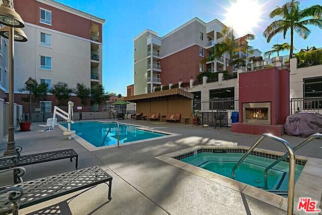Building Photo - 3750 Santa Rosalia Dr