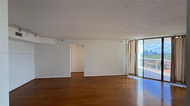 Building Photo - 3610 Yacht Club Dr