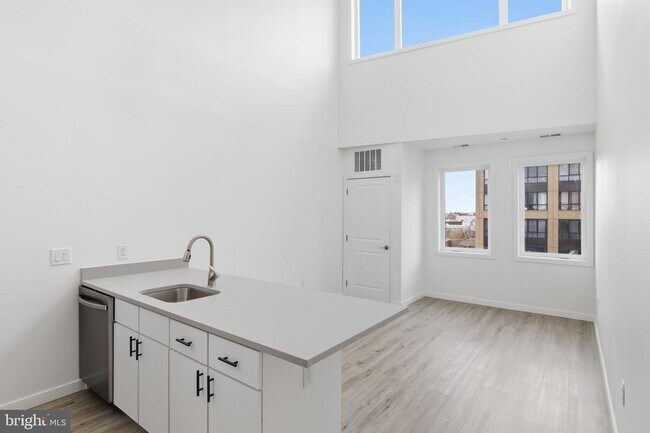 Building Photo - 915 N Broad St