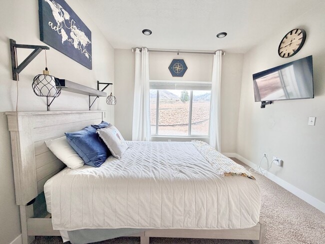 Building Photo - Beautiful 3-Story Townhome | 4 Bedrooms | 3 Baths | 2-Car Garage | Hyrum, Utah