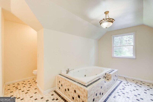 Building Photo - 2462 Empire Forest Dr