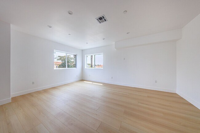 Building Photo - 1013 S Citrus Ave