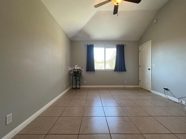 Building Photo - 223 Dana Dr