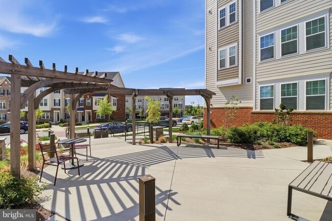 Building Photo - 700 Mount Airy Ter NE