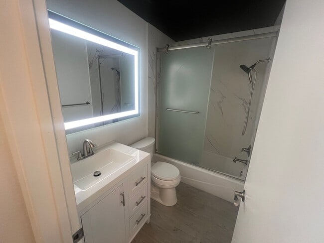 Building Photo - Beautiful 4 bed 2 bath home in San Jose with AC. Must See!