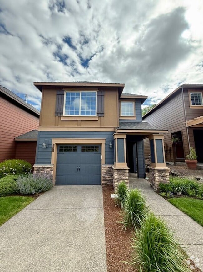 Building Photo - Beautifully renovated in NW Bend! A/C!