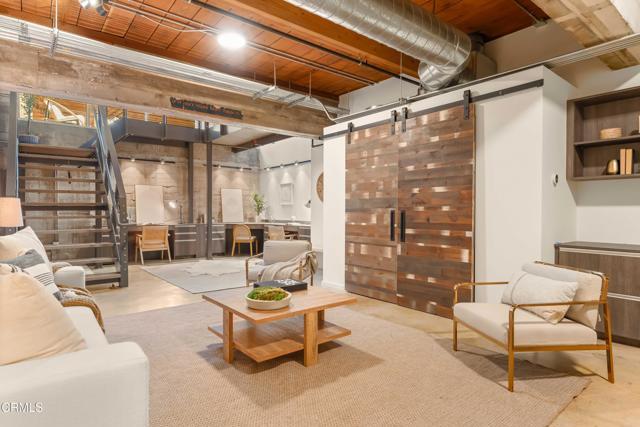 Building Photo - 530 S Hewitt St