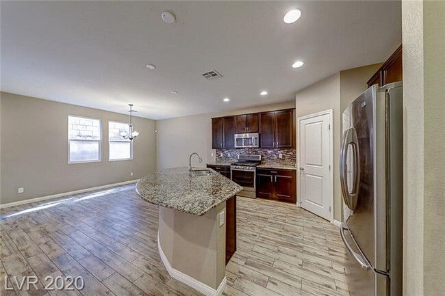 Building Photo - Northwest 4 bedroom!