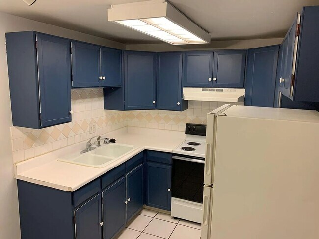 Building Photo - LOCATION LOCATION! Exceptional opportunity to rent a residence in a prime location in Governors P...