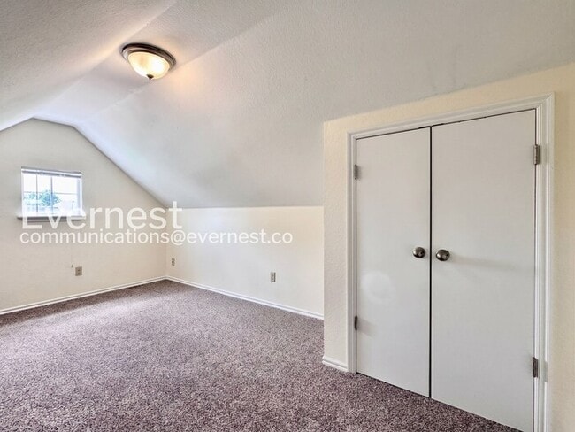 Building Photo - 4 Bed/2 Bath Home with Fenced Yard & Garage / Pet-Friendly / Available Now!