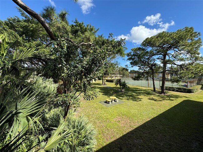 Building Photo - 5162 NE 6th Ave