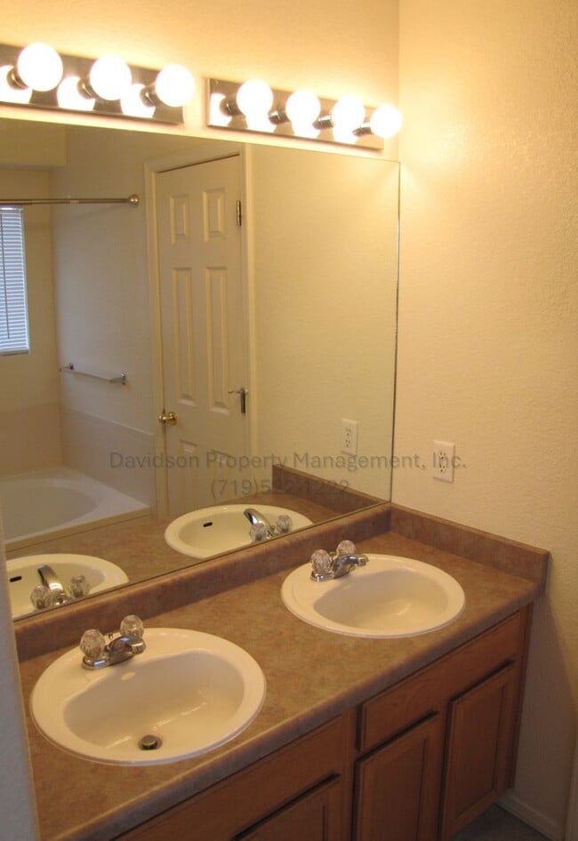 Building Photo - Gorgeous 4 Bedroom Home in Widefield/Fountain Area