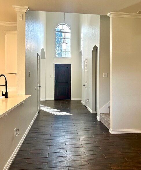 Building Photo - 8012 Wyoming Dr