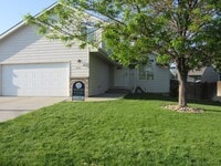 Building Photo - Gorgeous! Spacious Westside Home