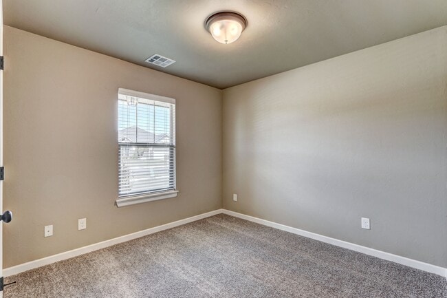 Building Photo - NEWER HOME IN MUSTANG SCHOOL DISTRICT AVAI...