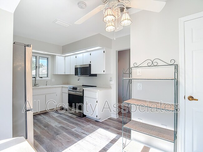 Building Photo - 1007 S Pointe Alexis Dr