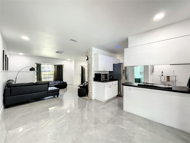 Building Photo - 1751 SW 30th Pl