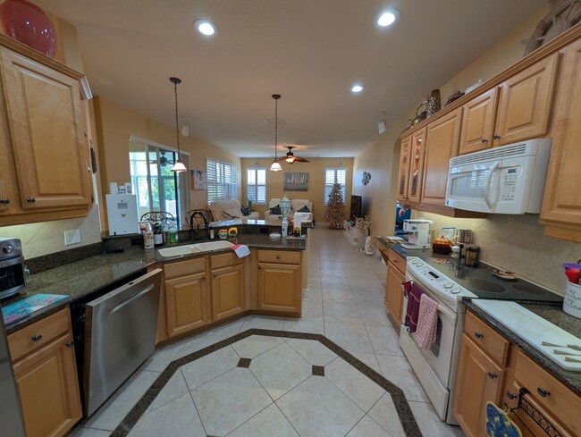 Building Photo - 718 Bunker View Dr